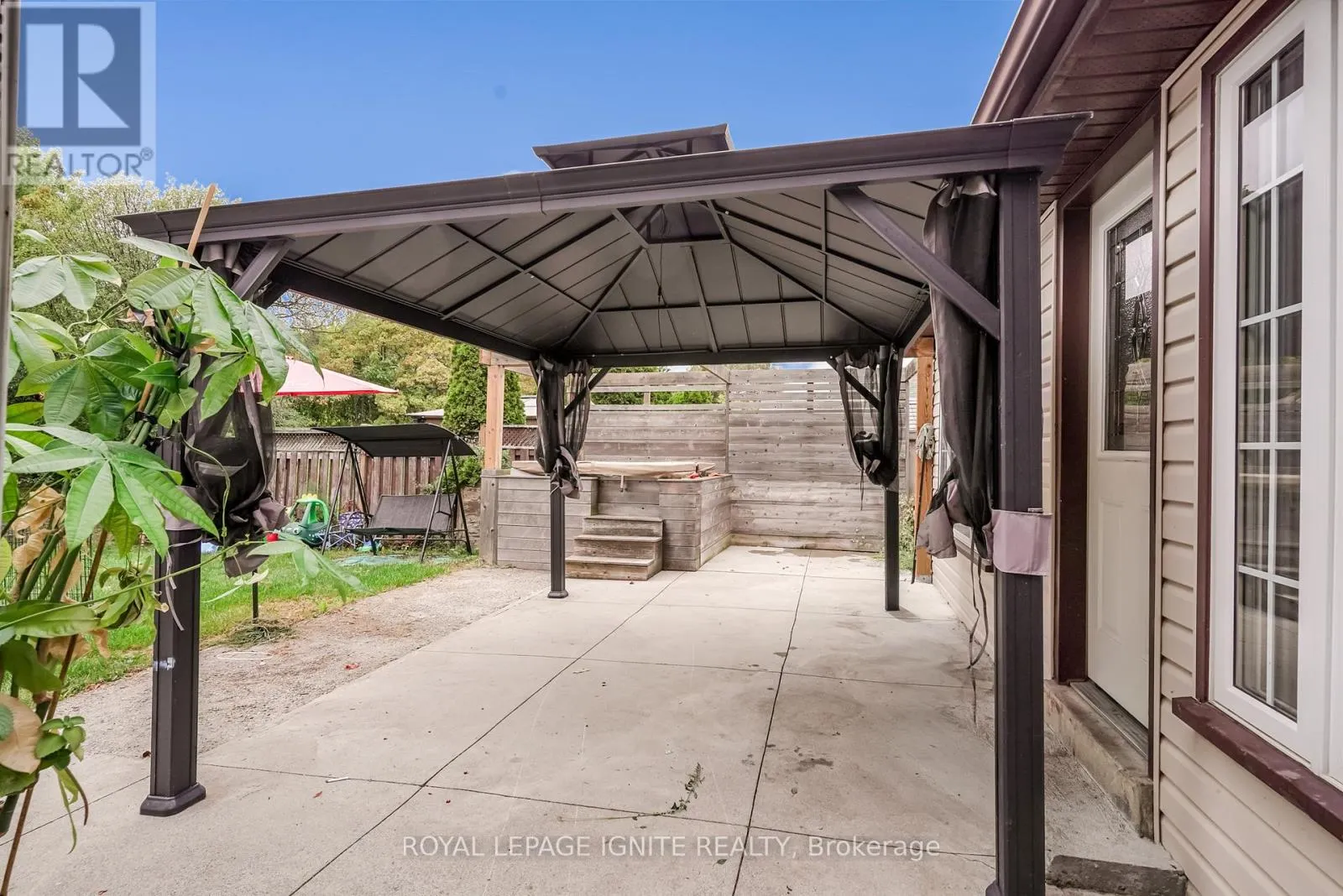 754 DOWNVIEW CRESCENT