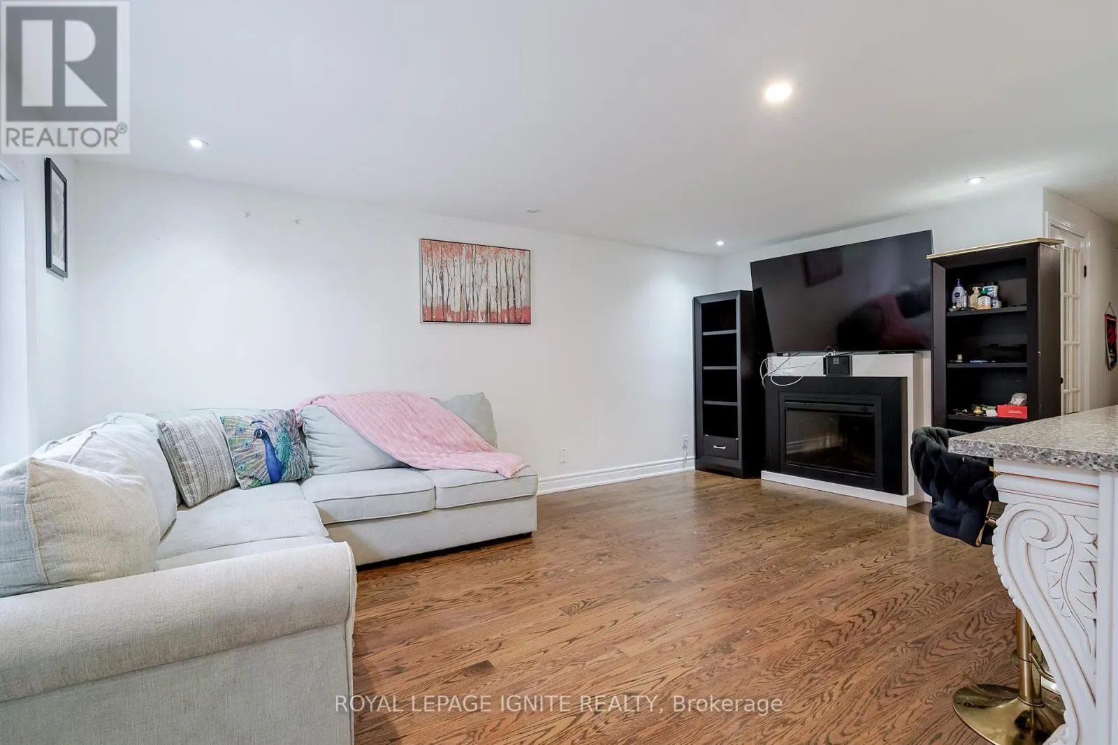 754 DOWNVIEW CRESCENT