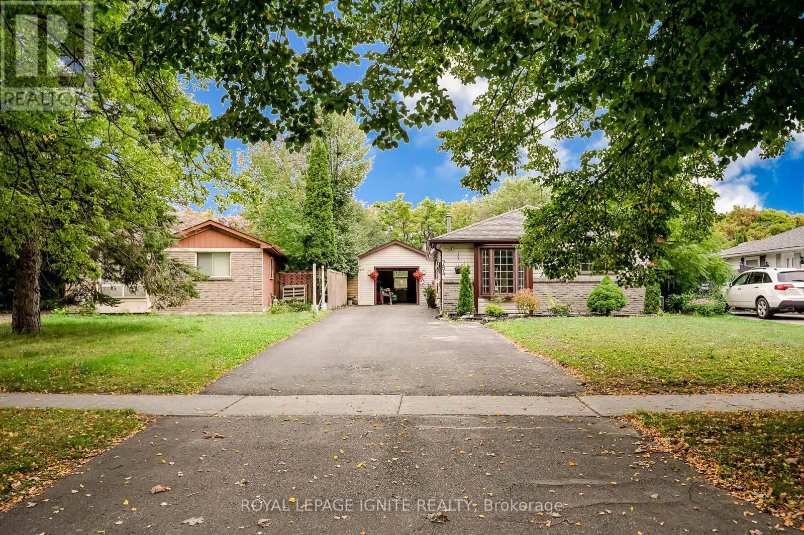 754 DOWNVIEW CRESCENT