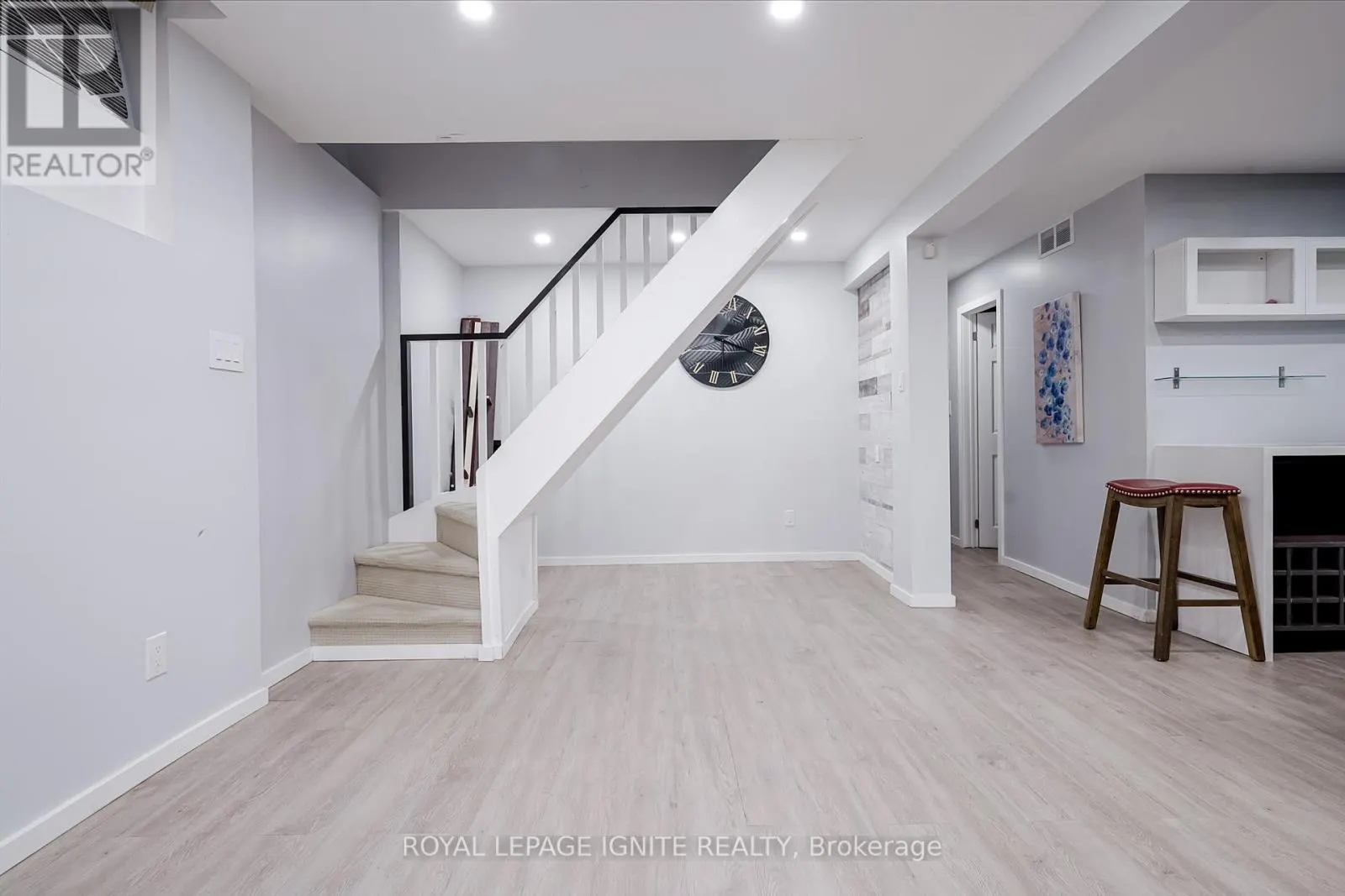 754 DOWNVIEW CRESCENT