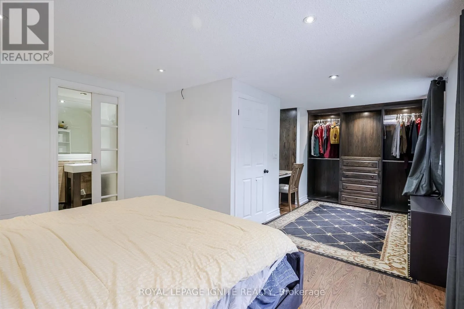 754 DOWNVIEW CRESCENT