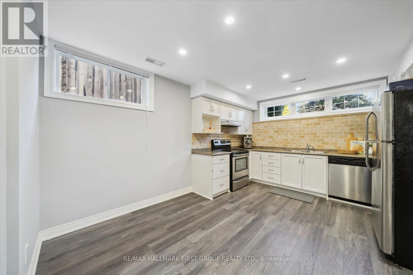 60 BRENDA CRESCENT