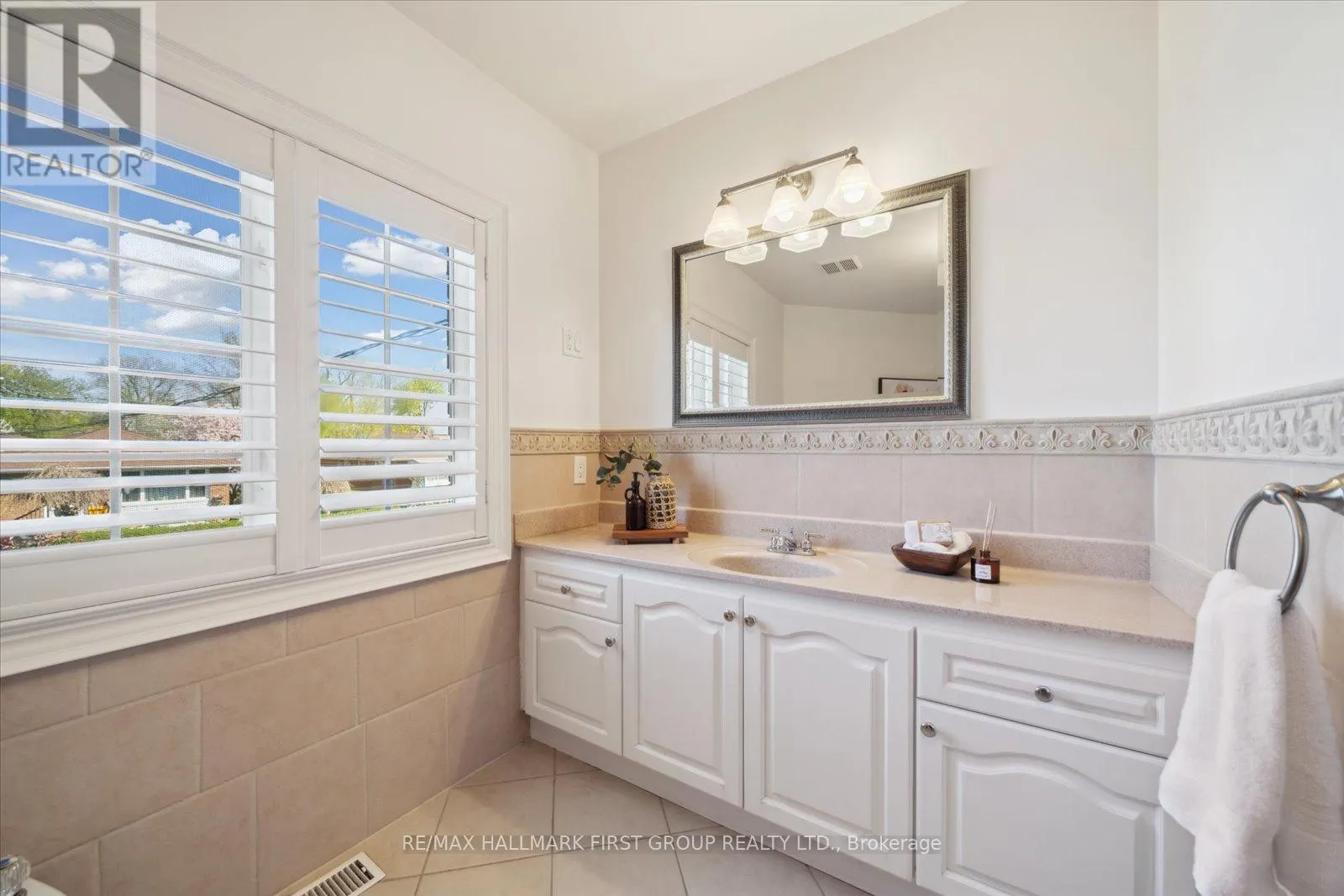 60 BRENDA CRESCENT
