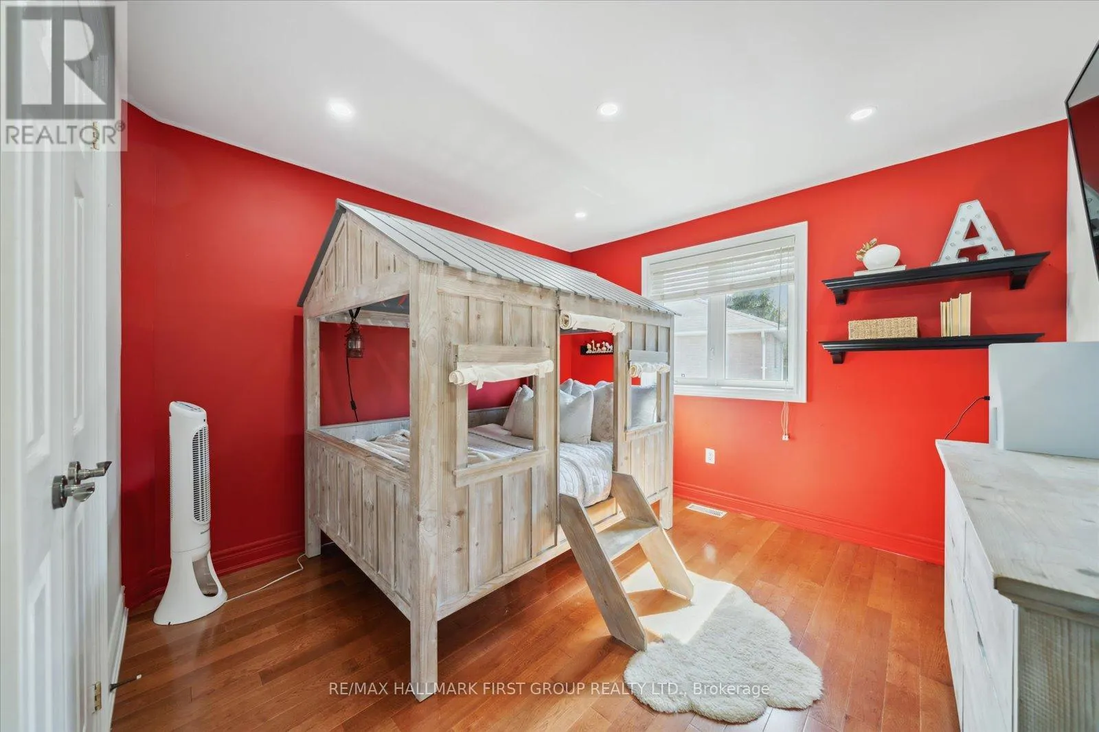 60 BRENDA CRESCENT