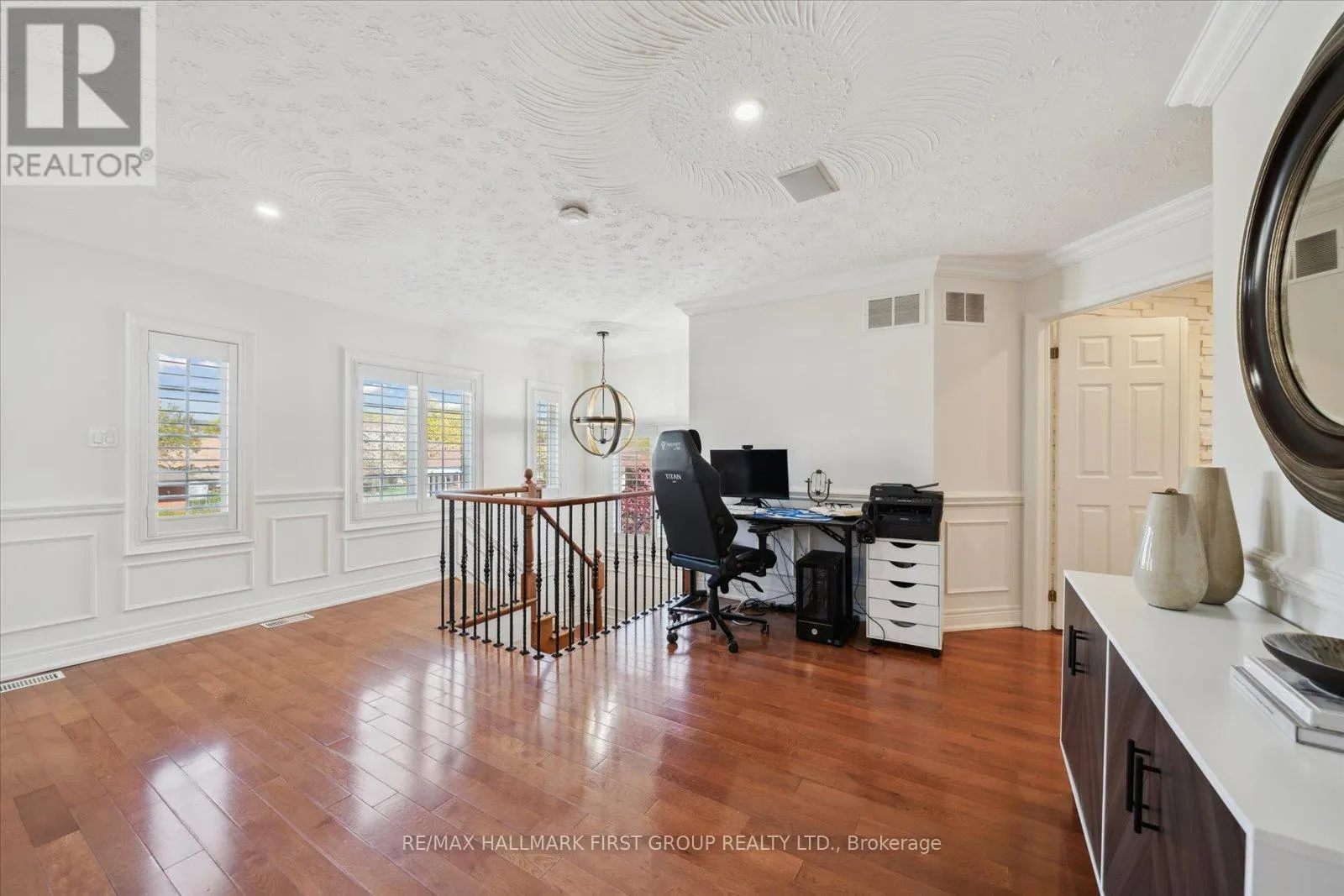 60 BRENDA CRESCENT