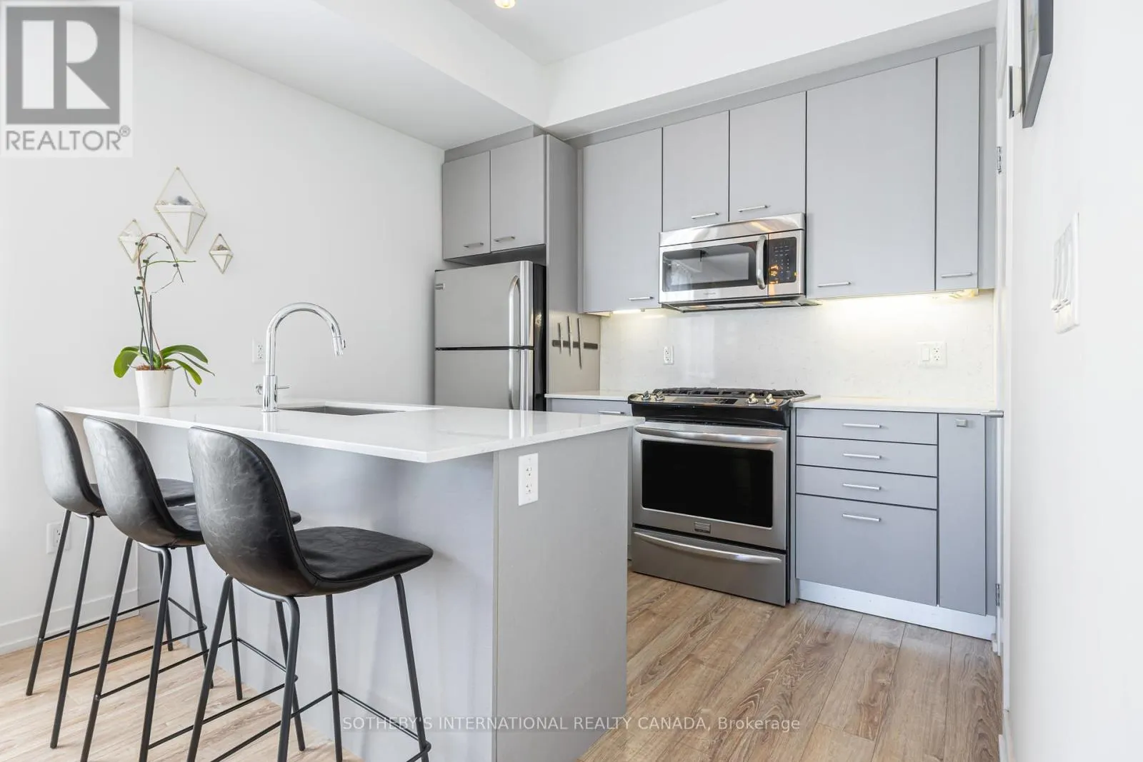 4 - 1331 GERRARD STREET