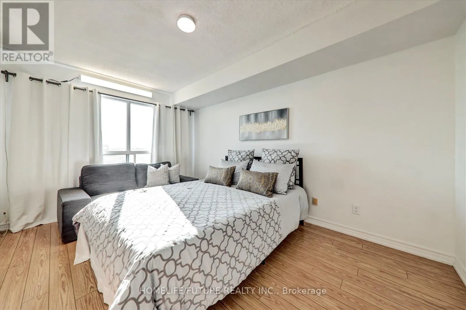 410 - 2550 LAWRENCE AVENUE E