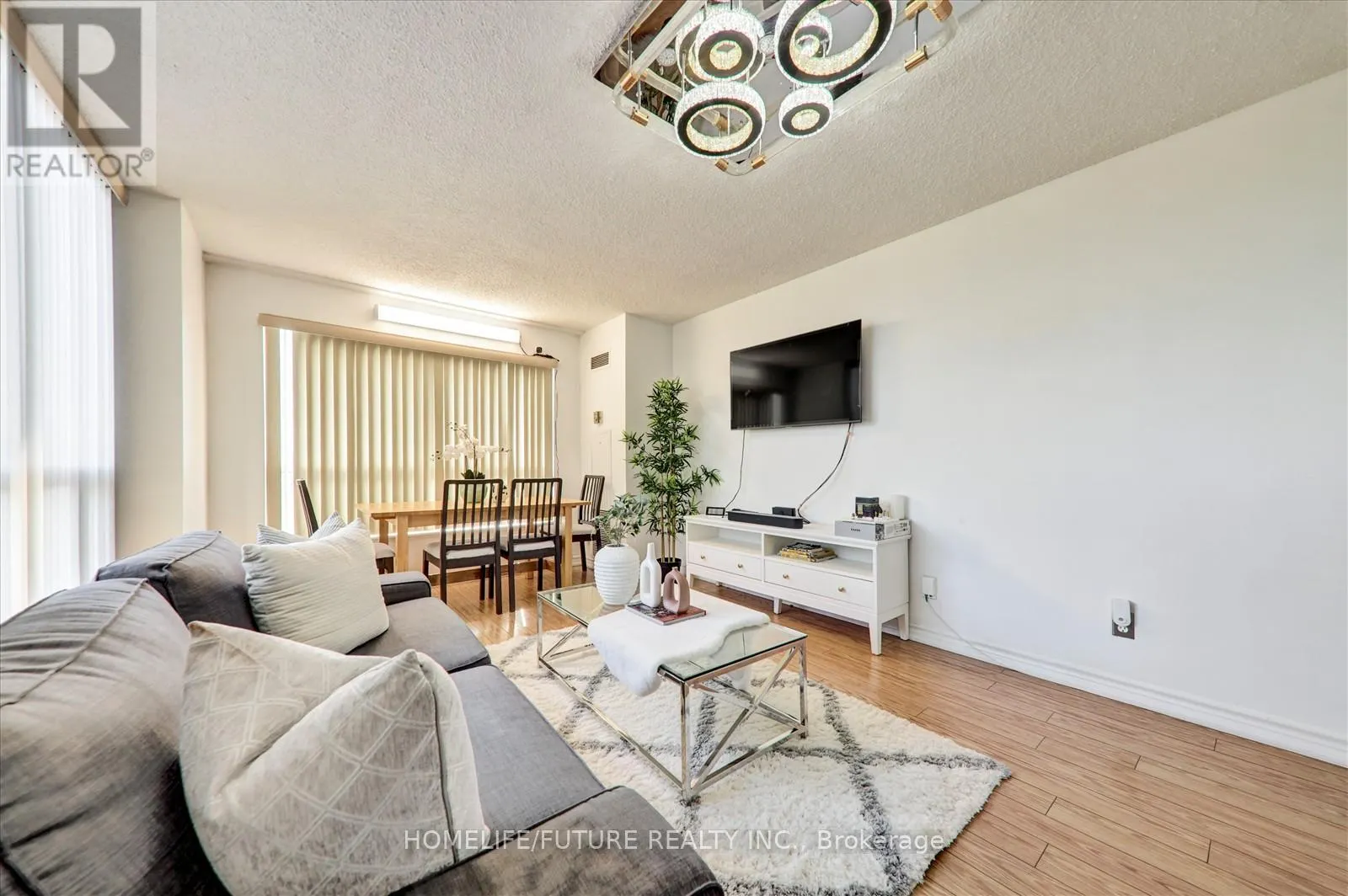 410 - 2550 LAWRENCE AVENUE E