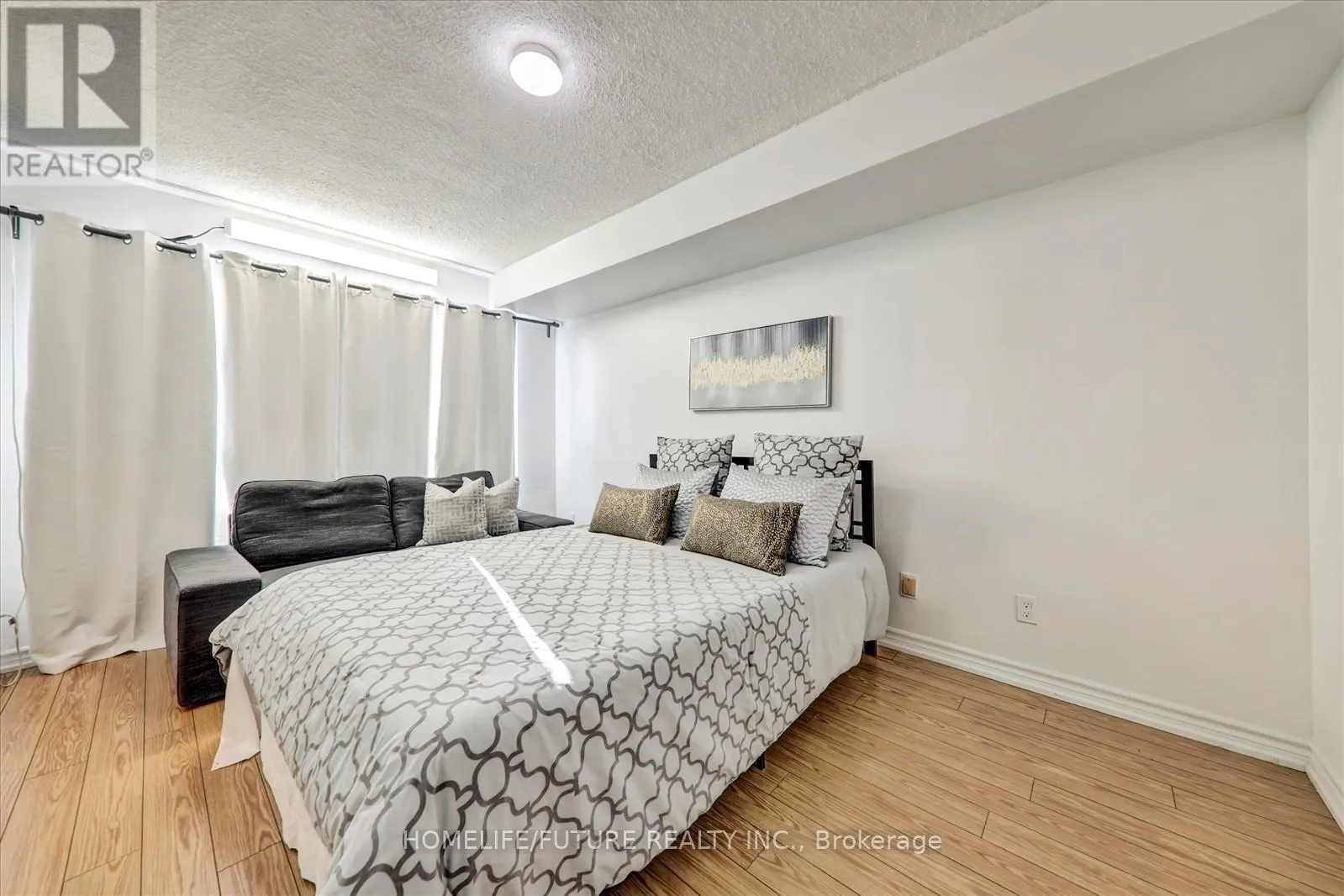 410 - 2550 LAWRENCE AVENUE E