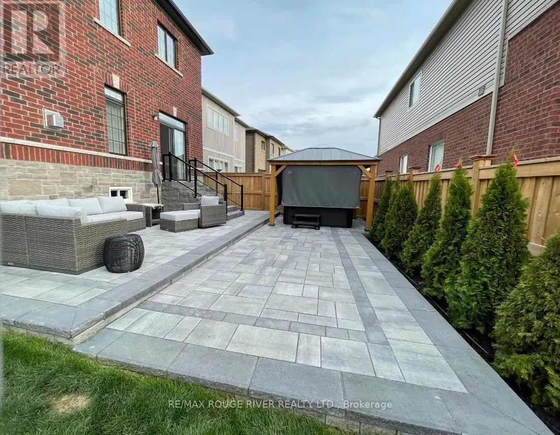 27 CROMBIE STREET