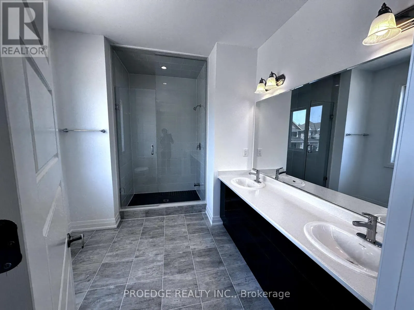 1416 MOCKINGBIRD SQUARE