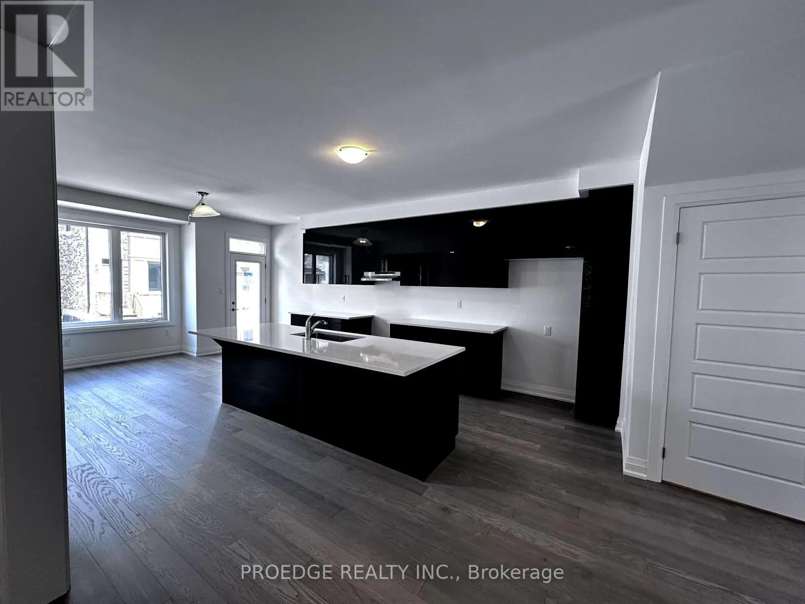 1416 MOCKINGBIRD SQUARE