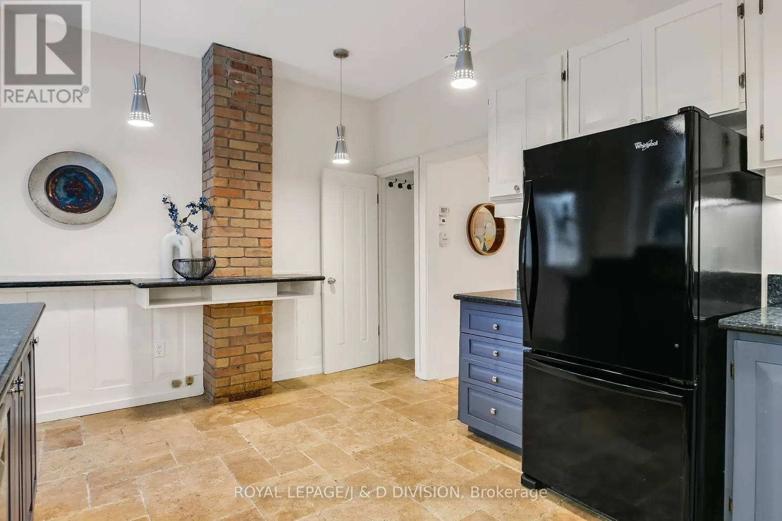 44 DINGWALL AVENUE