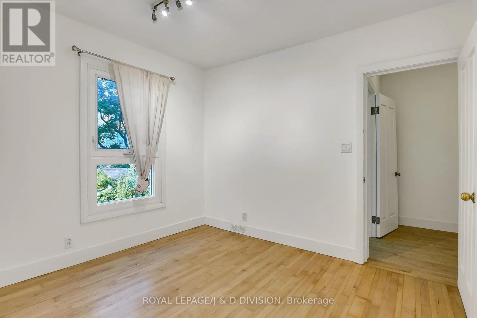 44 DINGWALL AVENUE