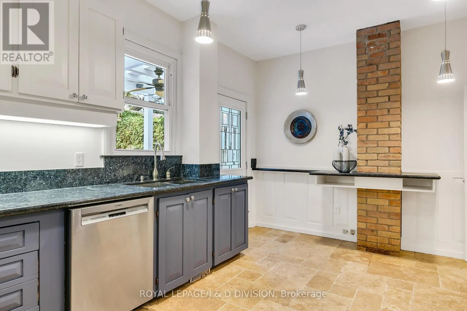 44 DINGWALL AVENUE