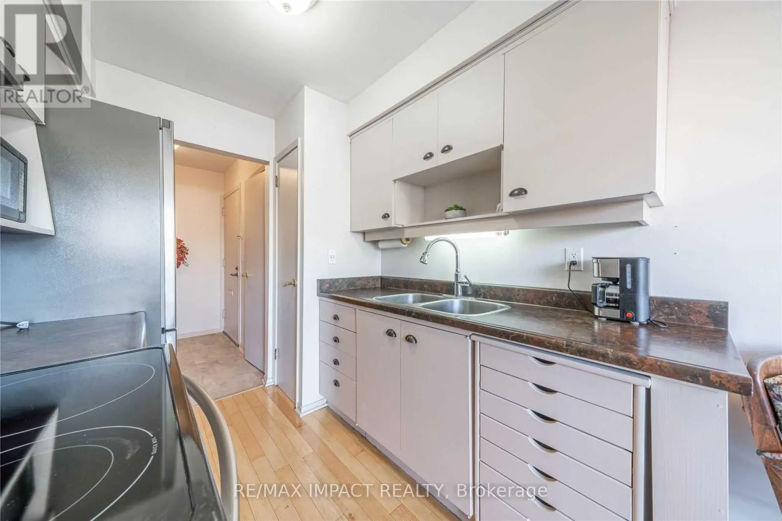 28 - 33 TAUNTON ROAD E