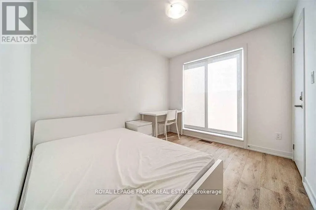 8 - 1720 SIMCOE STREET N, #8