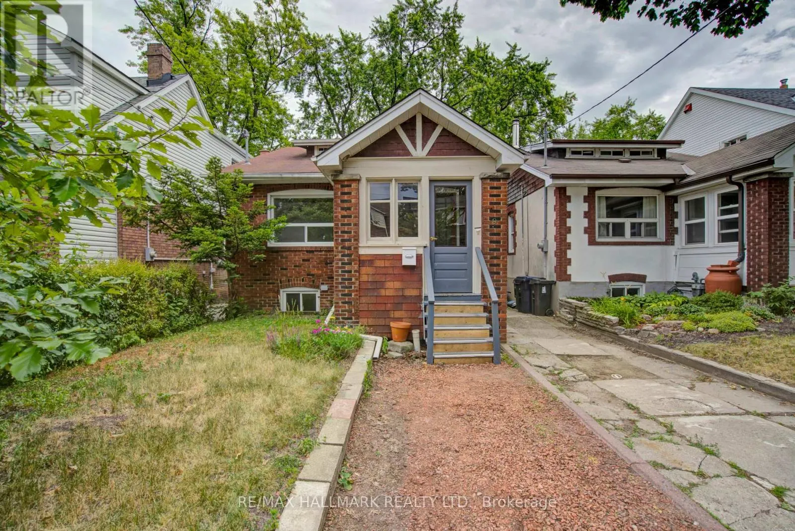 9 COSTAIN AVENUE