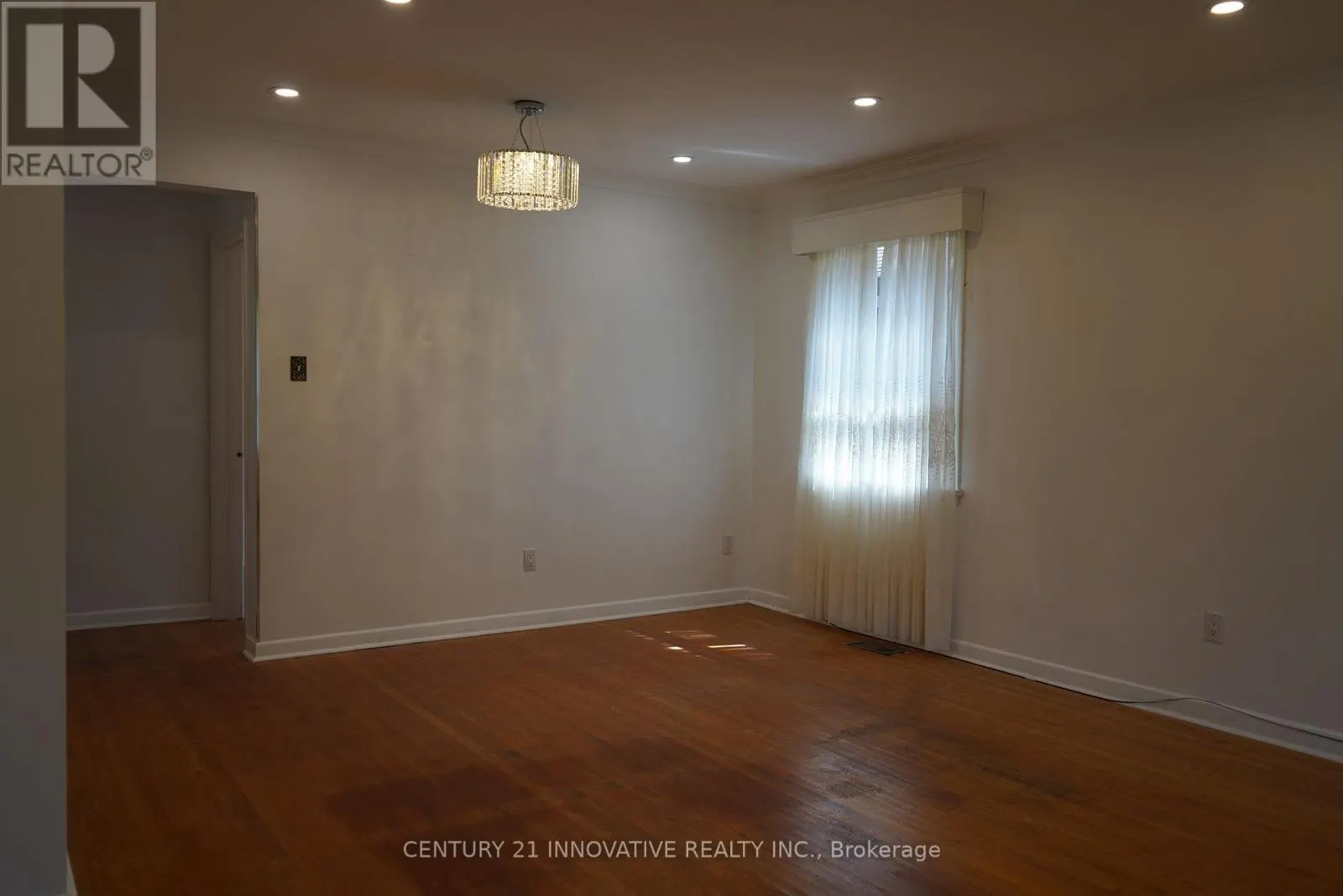 3 HOLTON ROAD