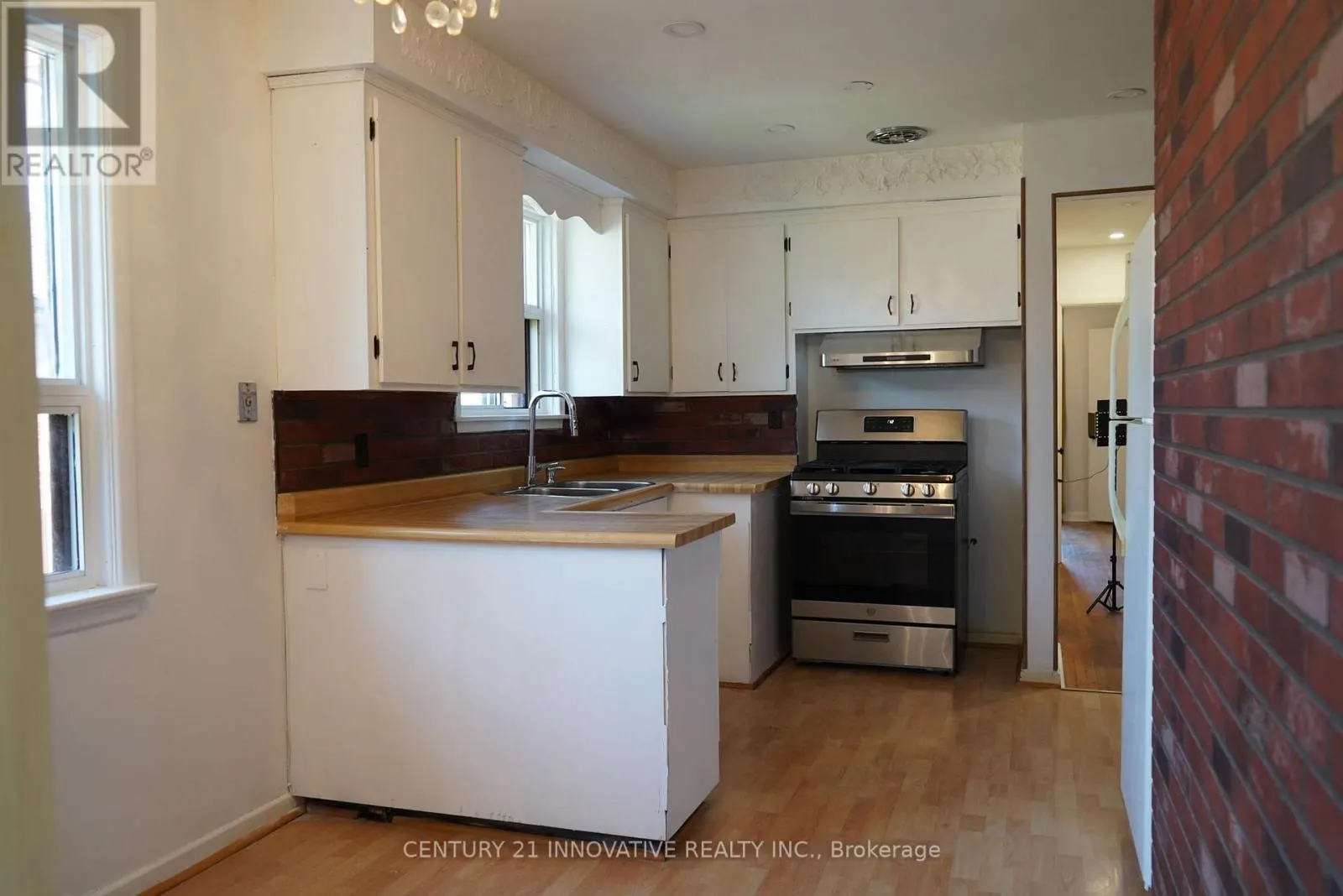 3 HOLTON ROAD
