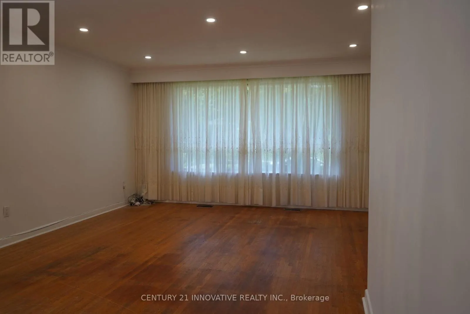 3 HOLTON ROAD