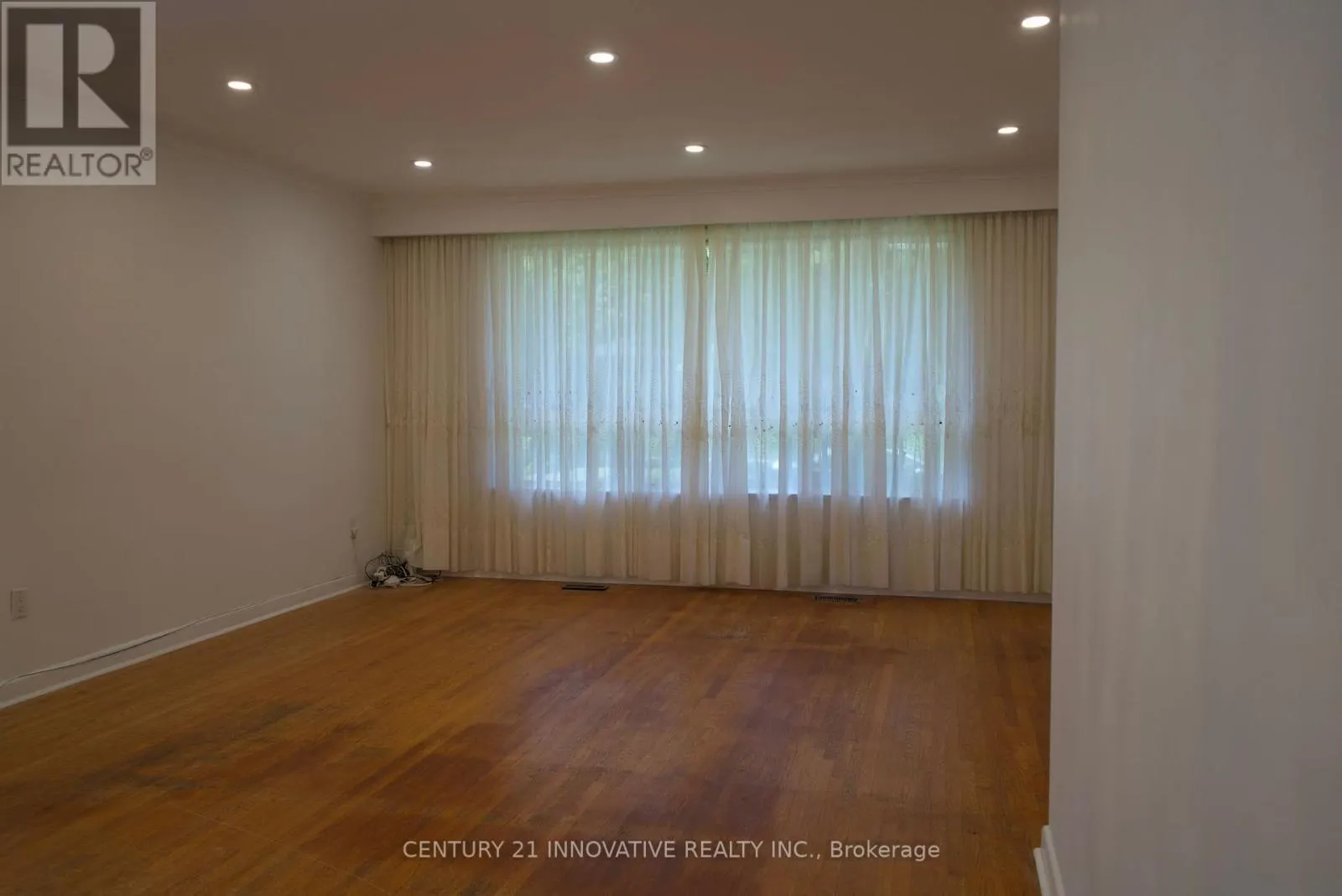3 HOLTON ROAD