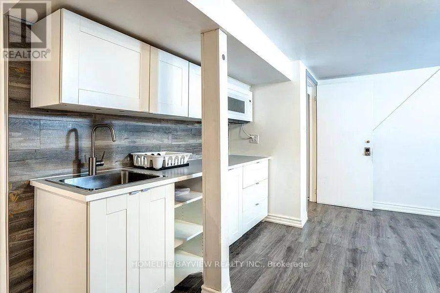 LOWER - 61 SQUIRES AVENUE