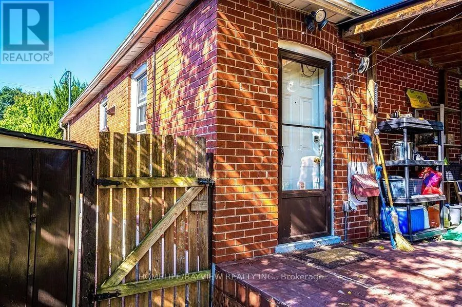 LOWER - 61 SQUIRES AVENUE