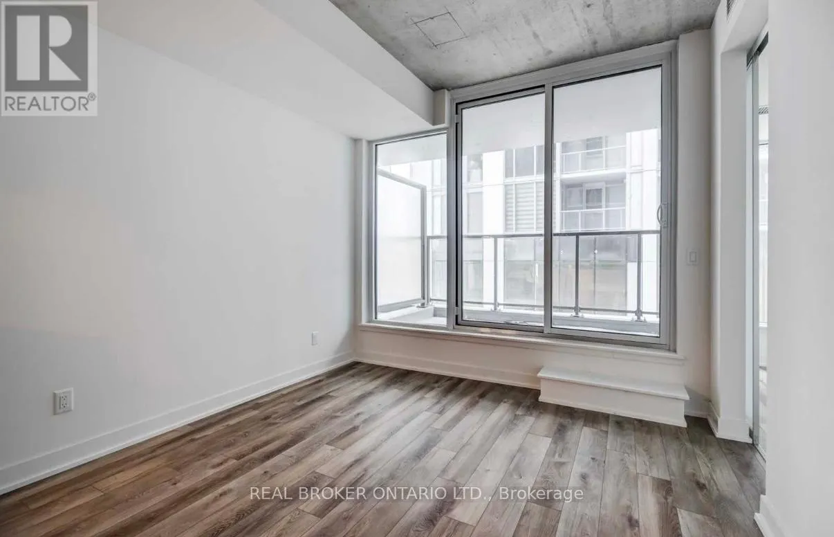 1007 - 30 BASEBALL PLACE