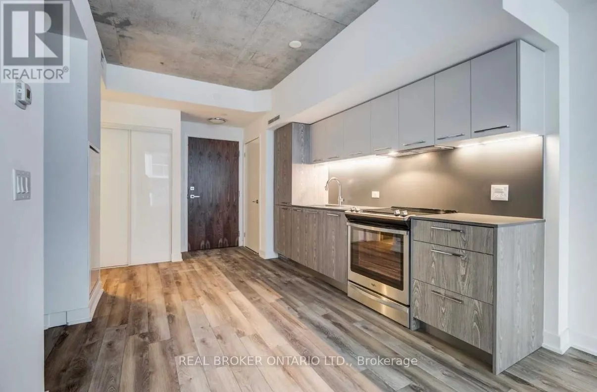 1007 - 30 BASEBALL PLACE
