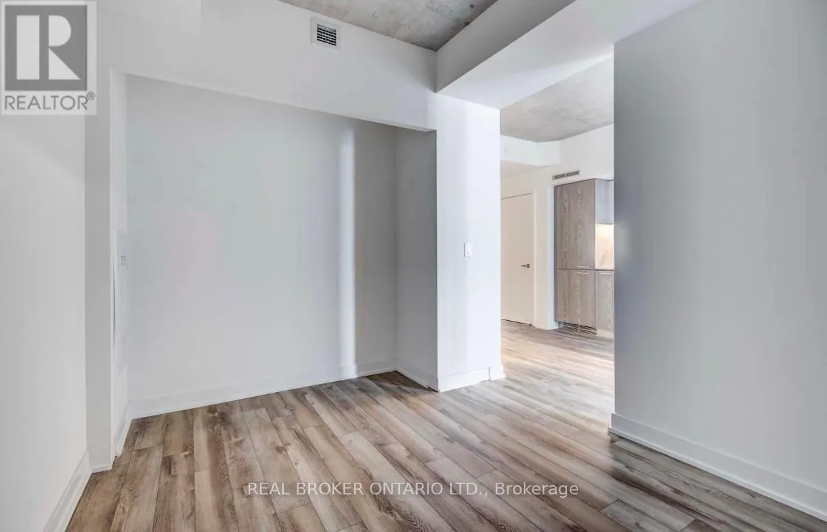 1007 - 30 BASEBALL PLACE
