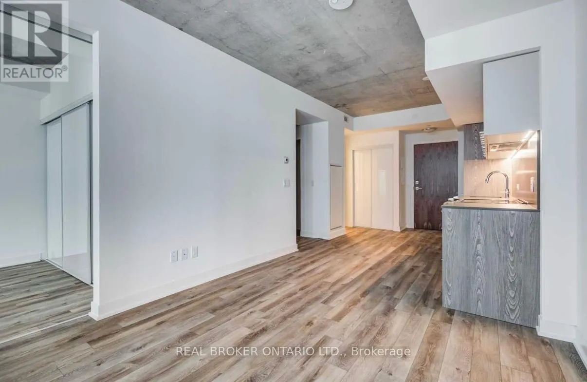 1007 - 30 BASEBALL PLACE