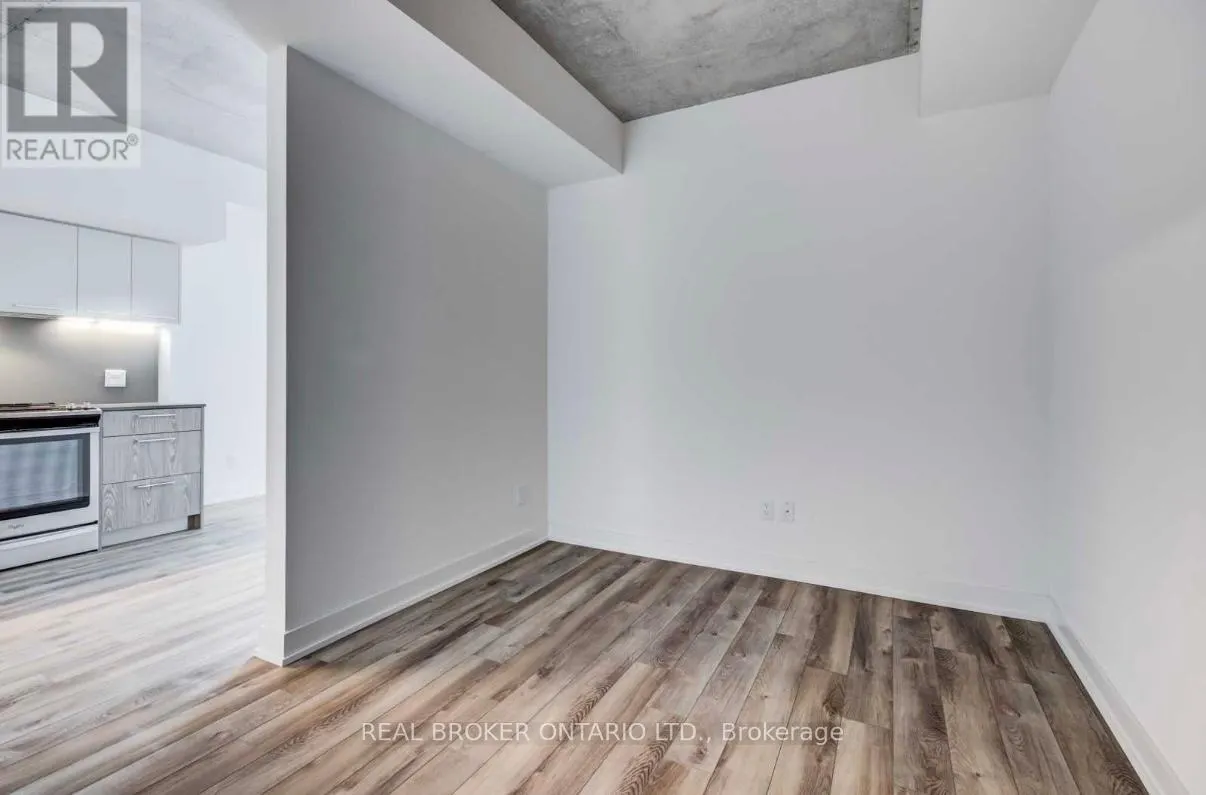 1007 - 30 BASEBALL PLACE