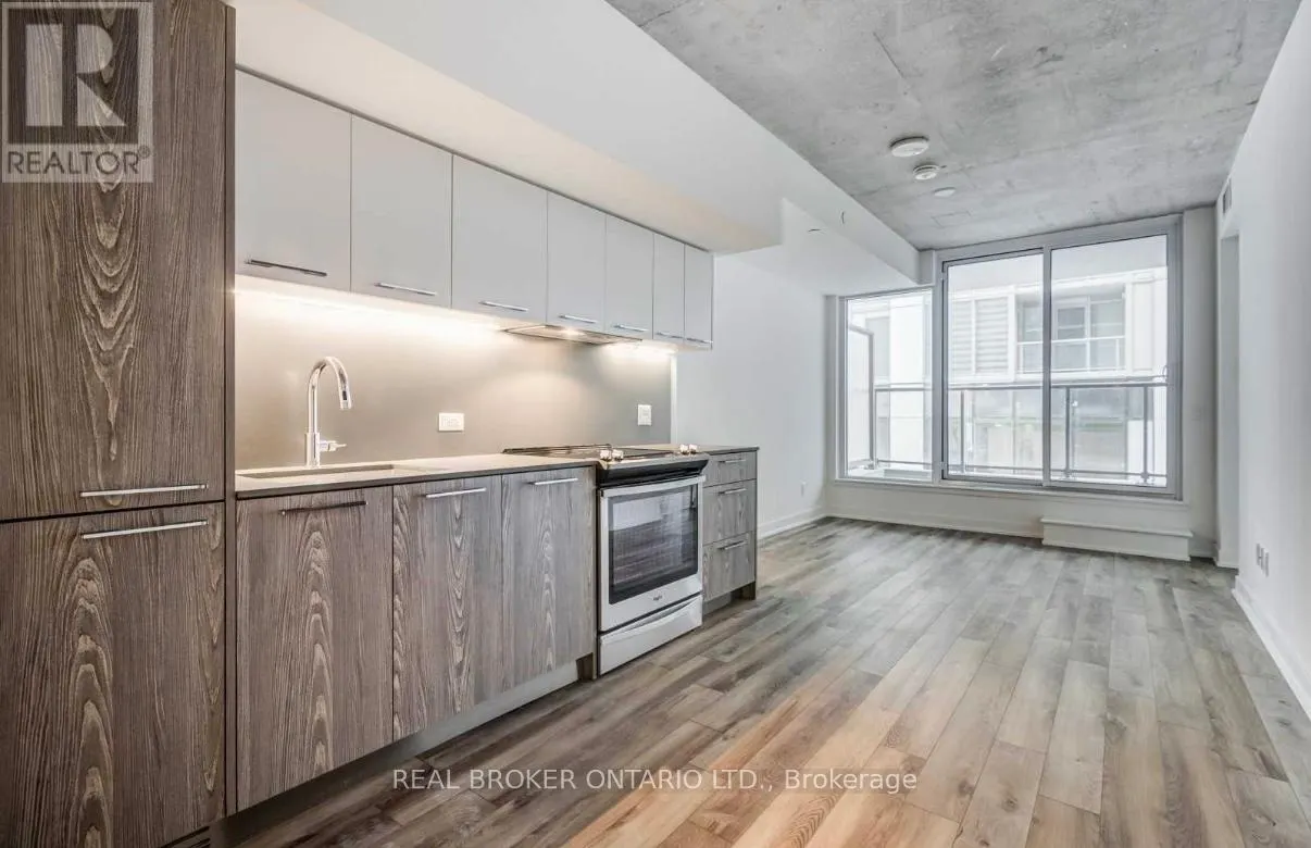 1007 - 30 BASEBALL PLACE