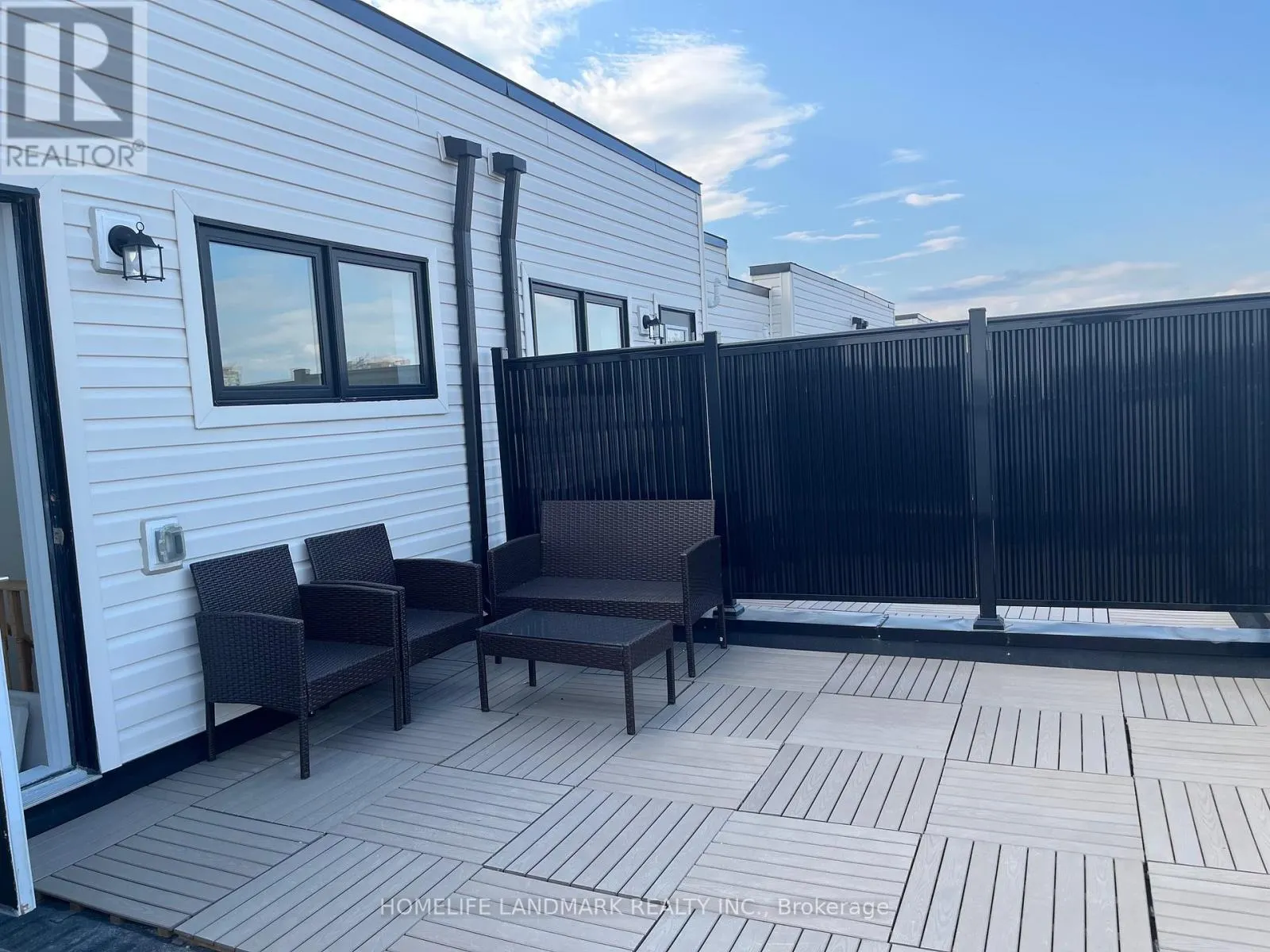 19 - 10 LIBEN WAY E