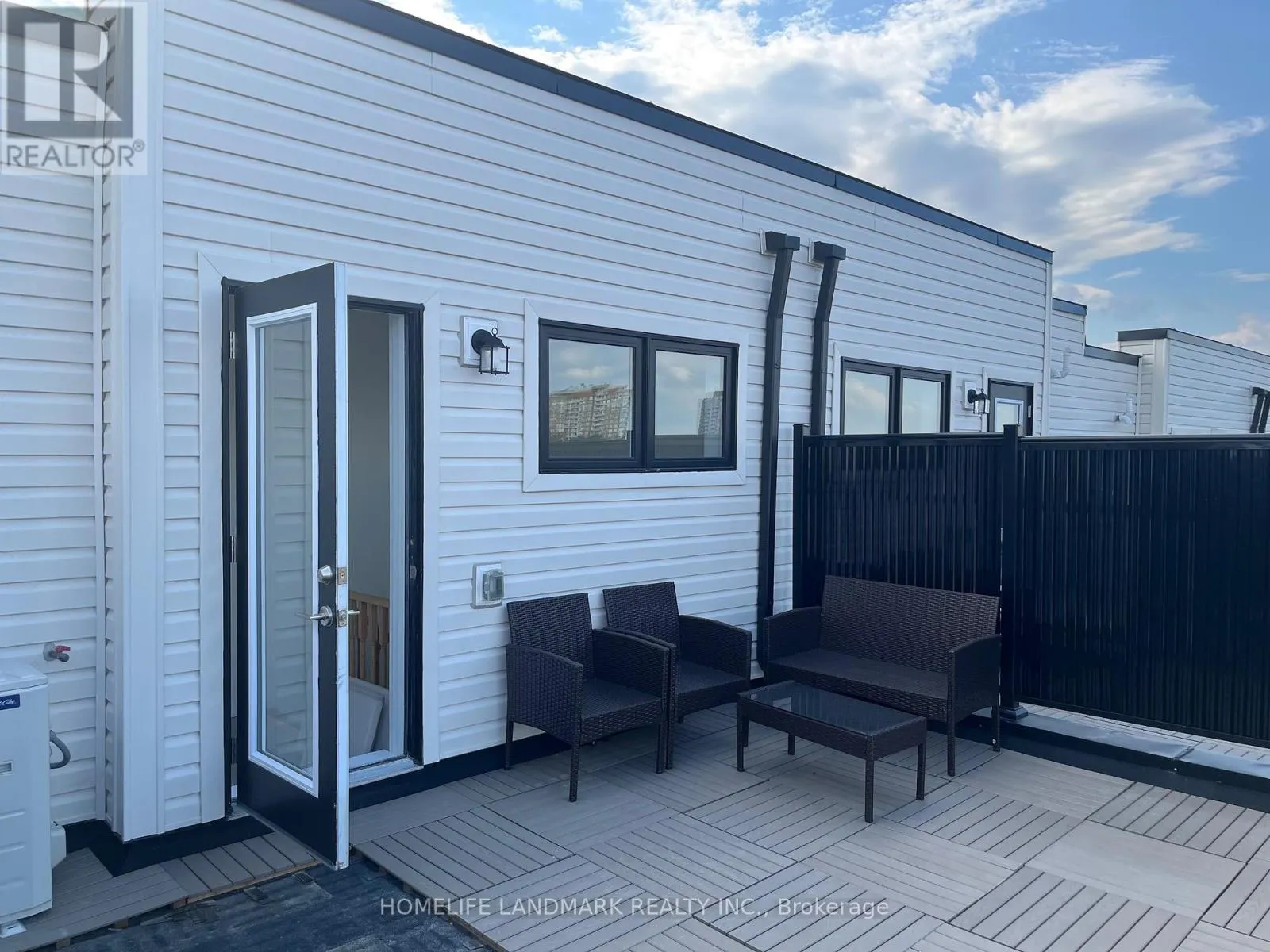 19 - 10 LIBEN WAY E