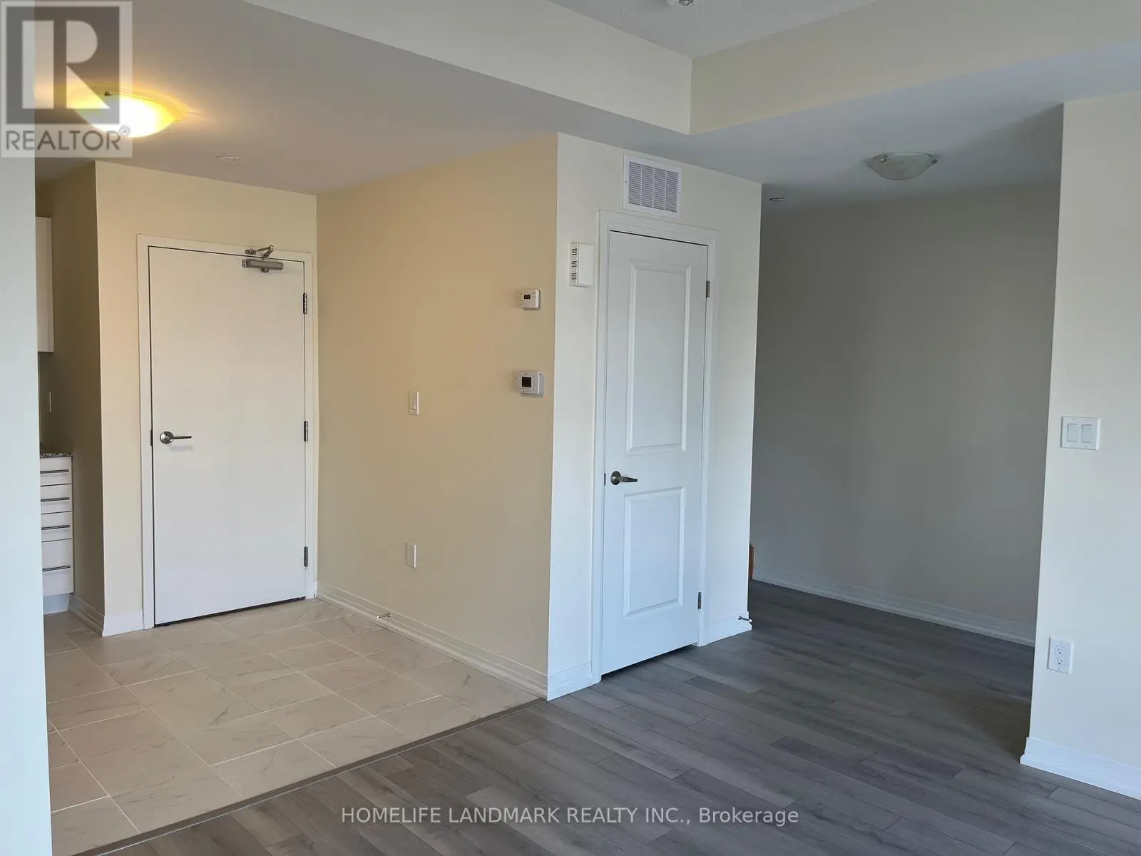 19 - 10 LIBEN WAY E