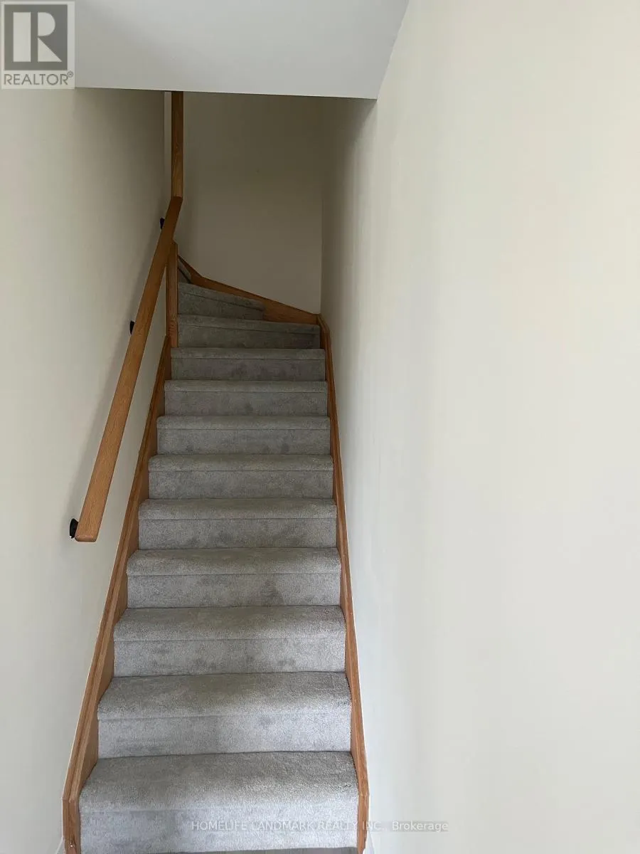 19 - 10 LIBEN WAY E