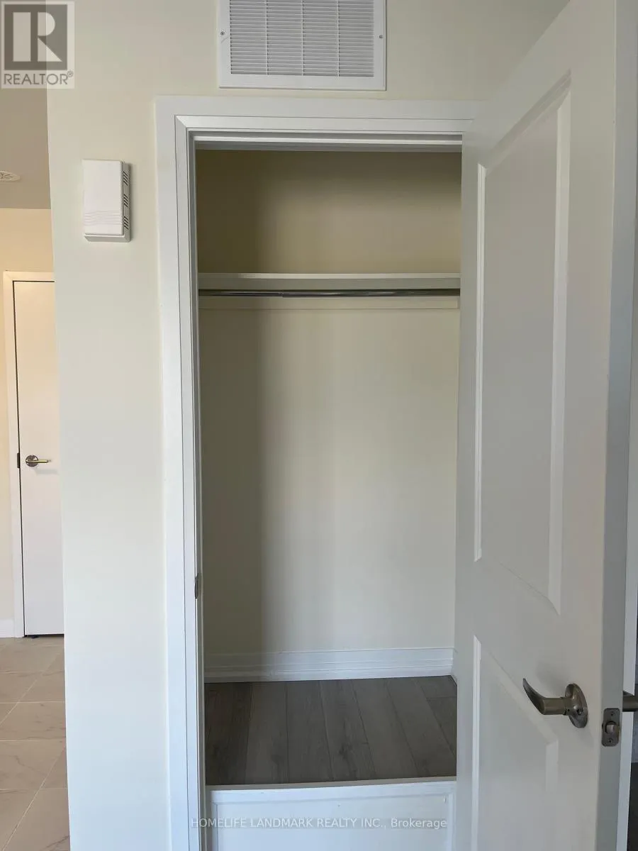 19 - 10 LIBEN WAY E