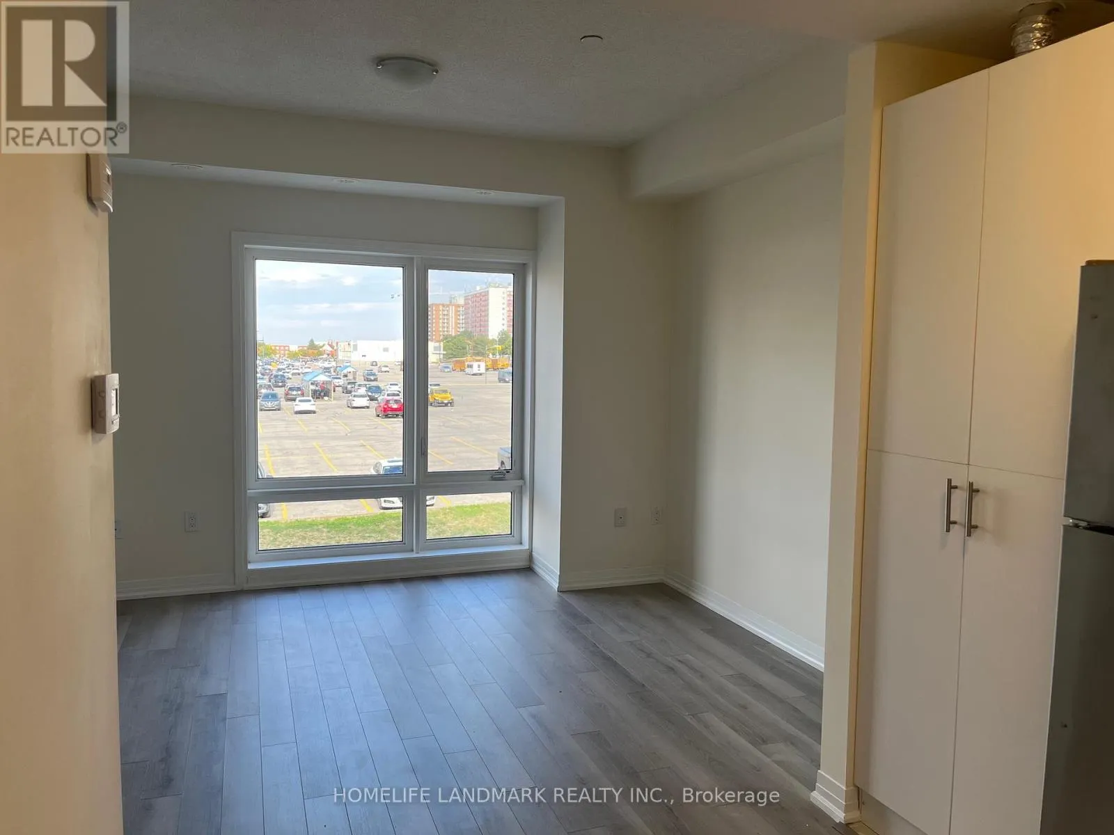 19 - 10 LIBEN WAY E