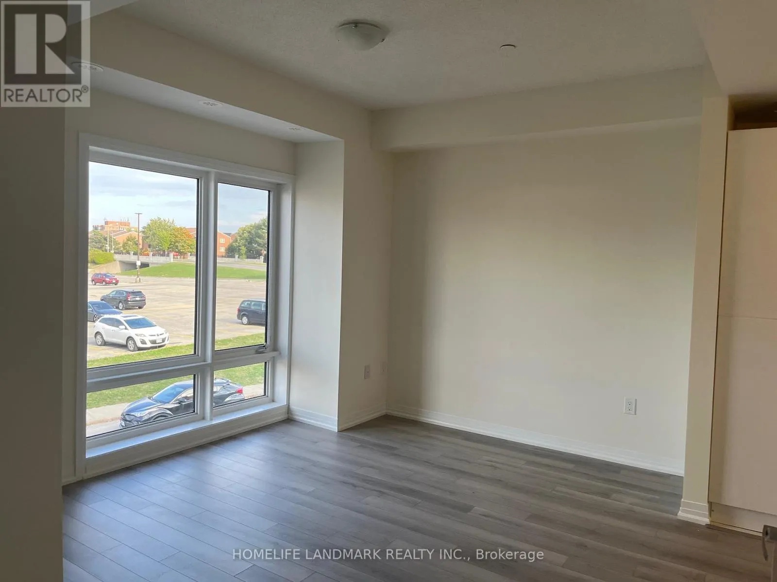 19 - 10 LIBEN WAY E