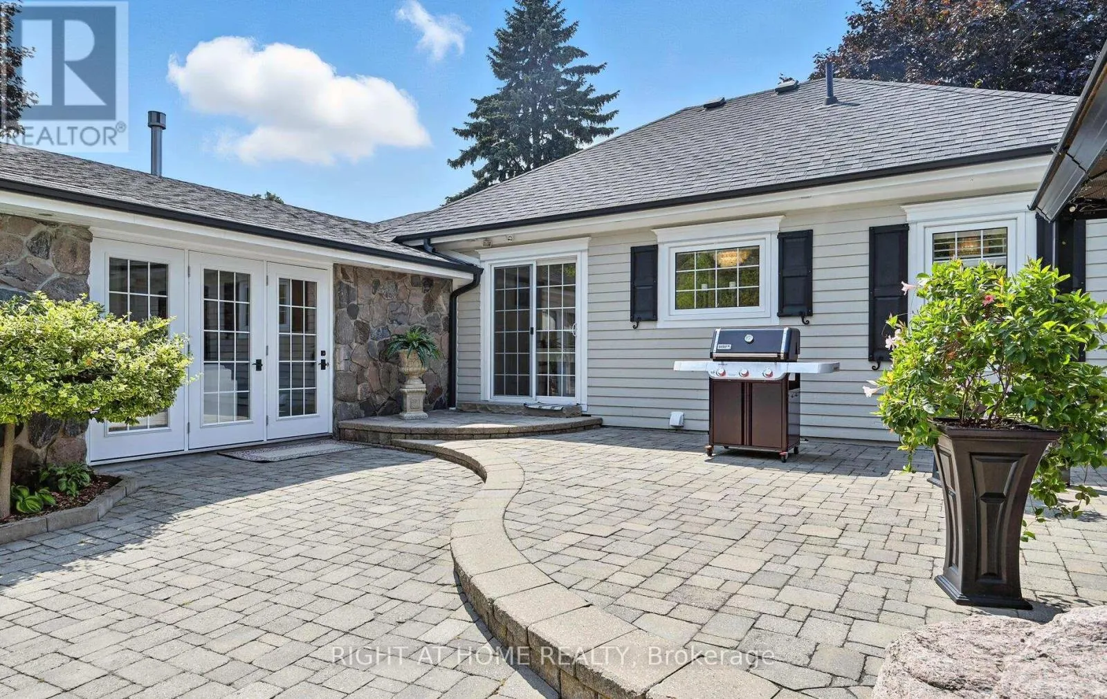 1549 WILLOWSIDE COURT