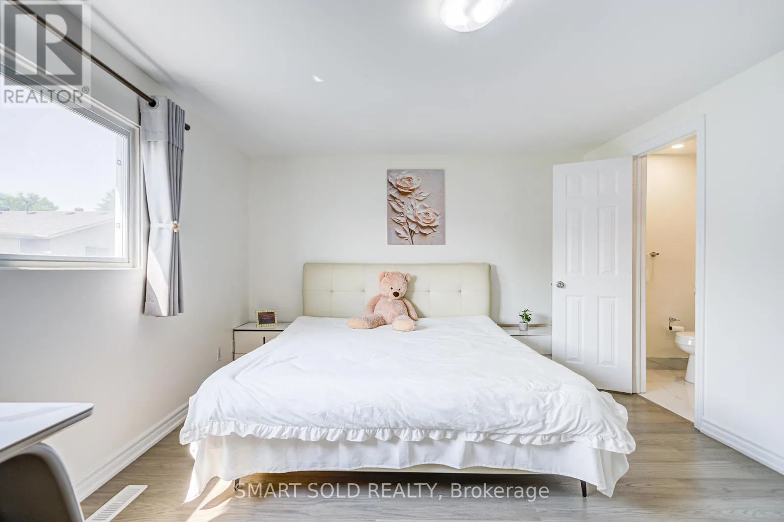81 RAKEWOOD CRESCENT