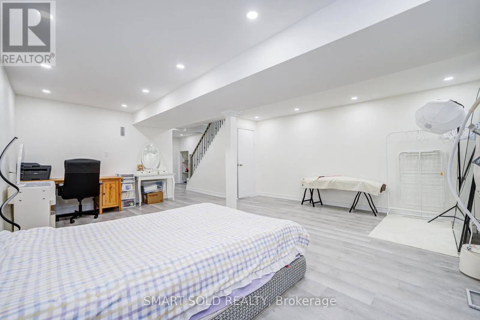 81 RAKEWOOD CRESCENT