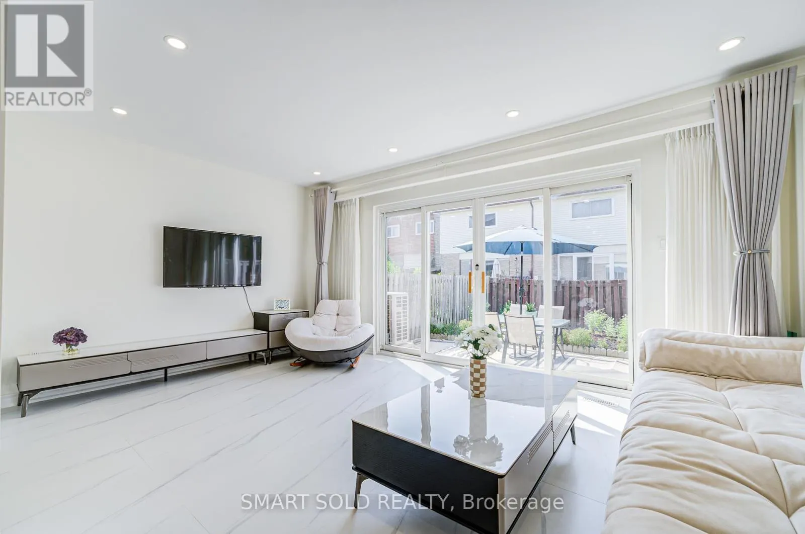 81 RAKEWOOD CRESCENT