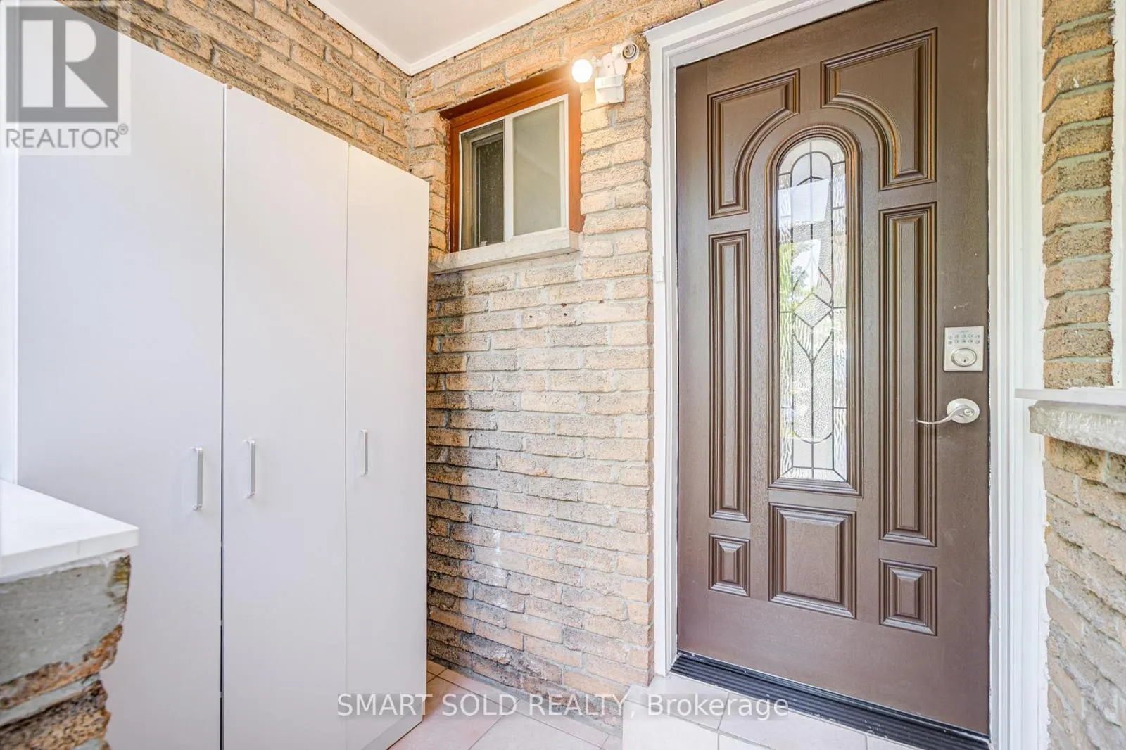 81 RAKEWOOD CRESCENT