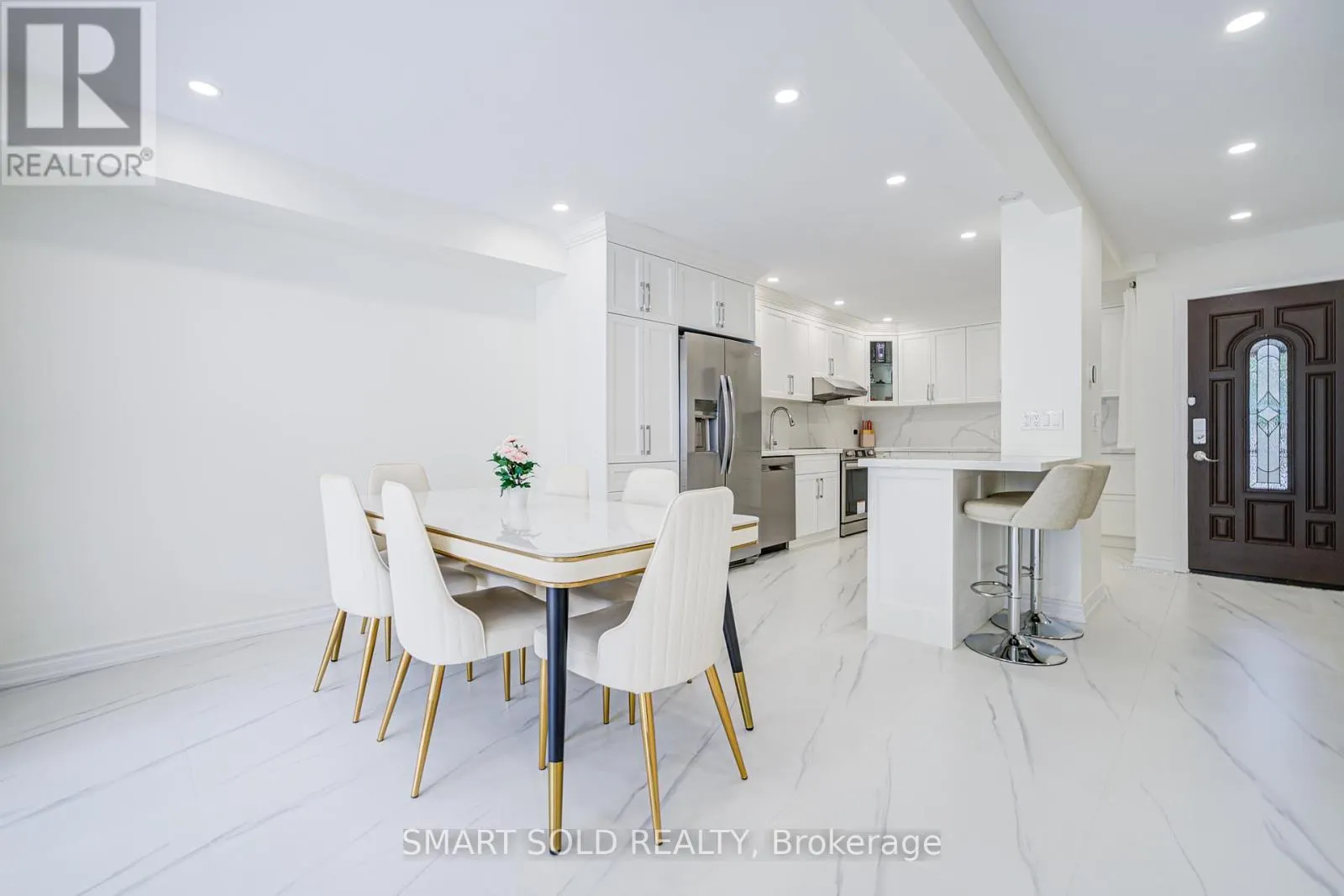 81 RAKEWOOD CRESCENT