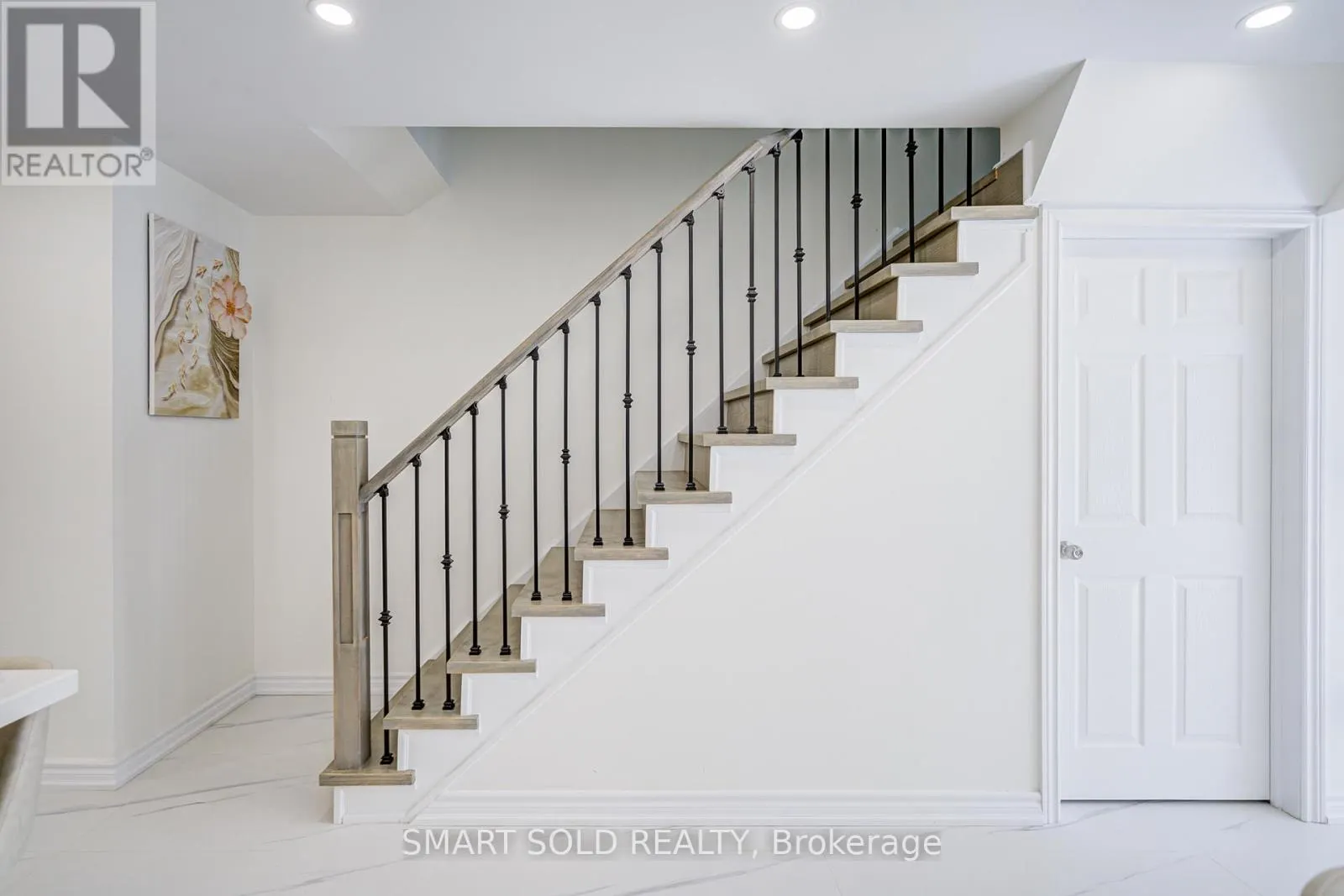 81 RAKEWOOD CRESCENT