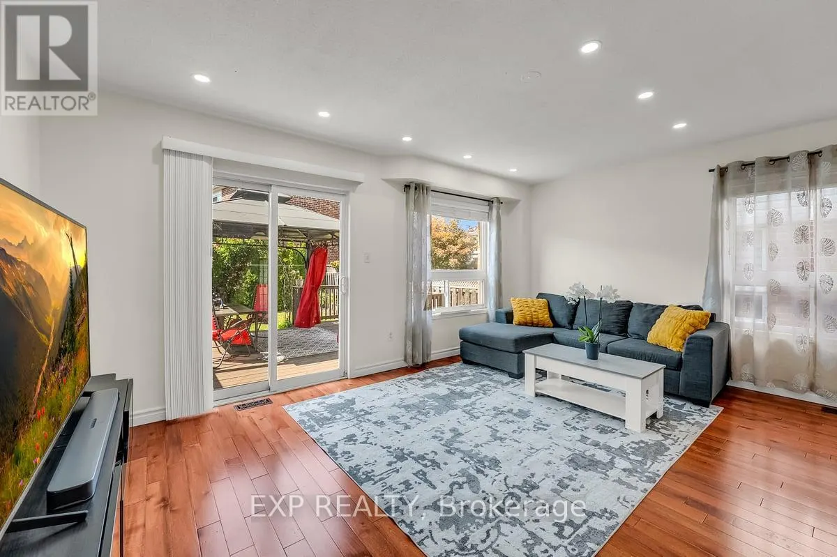 48 UNSWORTH CRESCENT