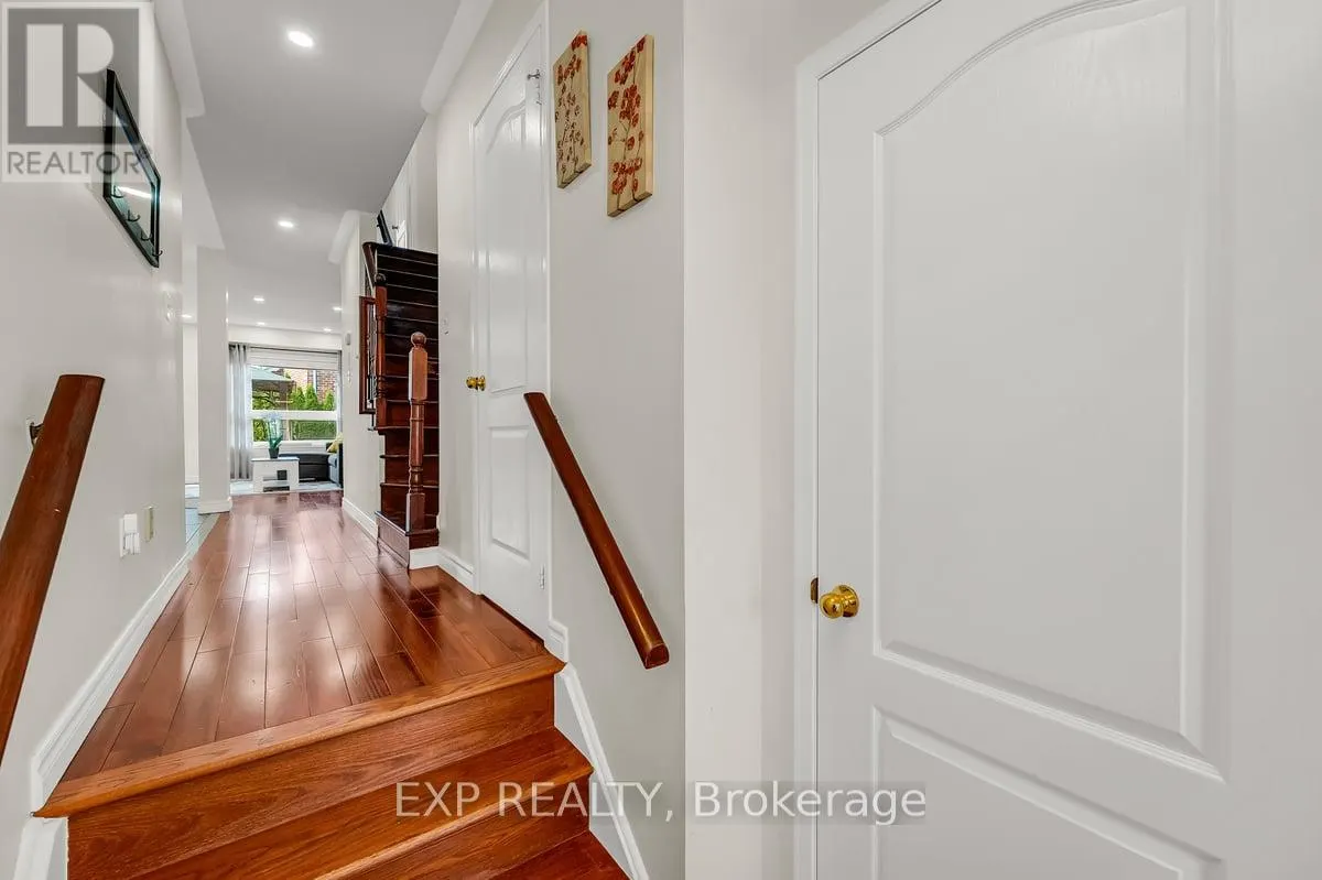 48 UNSWORTH CRESCENT